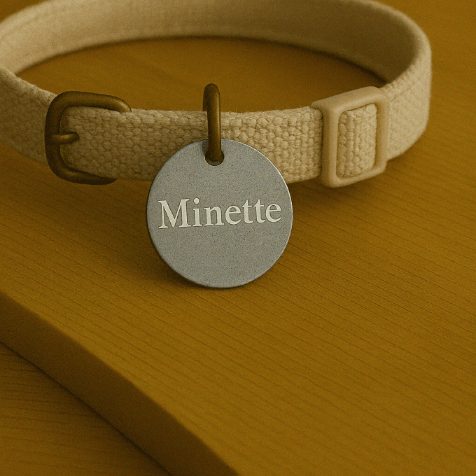 Médaille Personnalisée Chat & Petit Chien – Aluminium & Laser